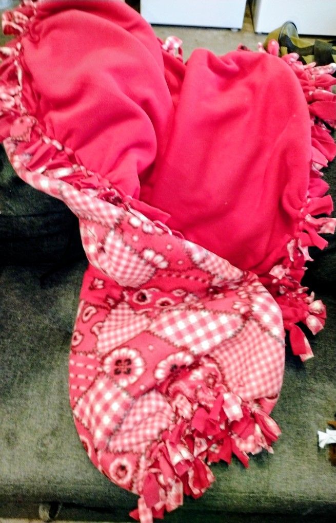 NEW TIE KNOTTED BLANKET 52X66