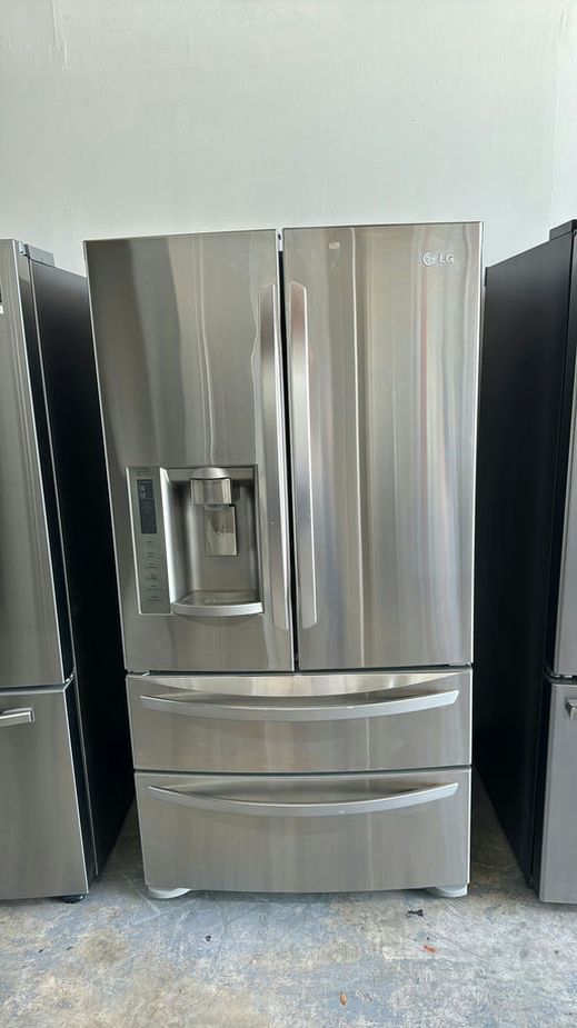 LG 4-Door French Door Stainless Fridge in Excellent Condition with Ice Maker