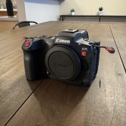 Canon EOS R5 C + EF–EOS R Mount Adapter – Excellent Condition