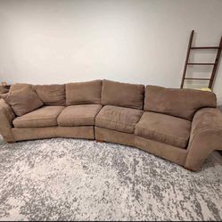Large Sectional – Super Comfy – FREE DELIVERY