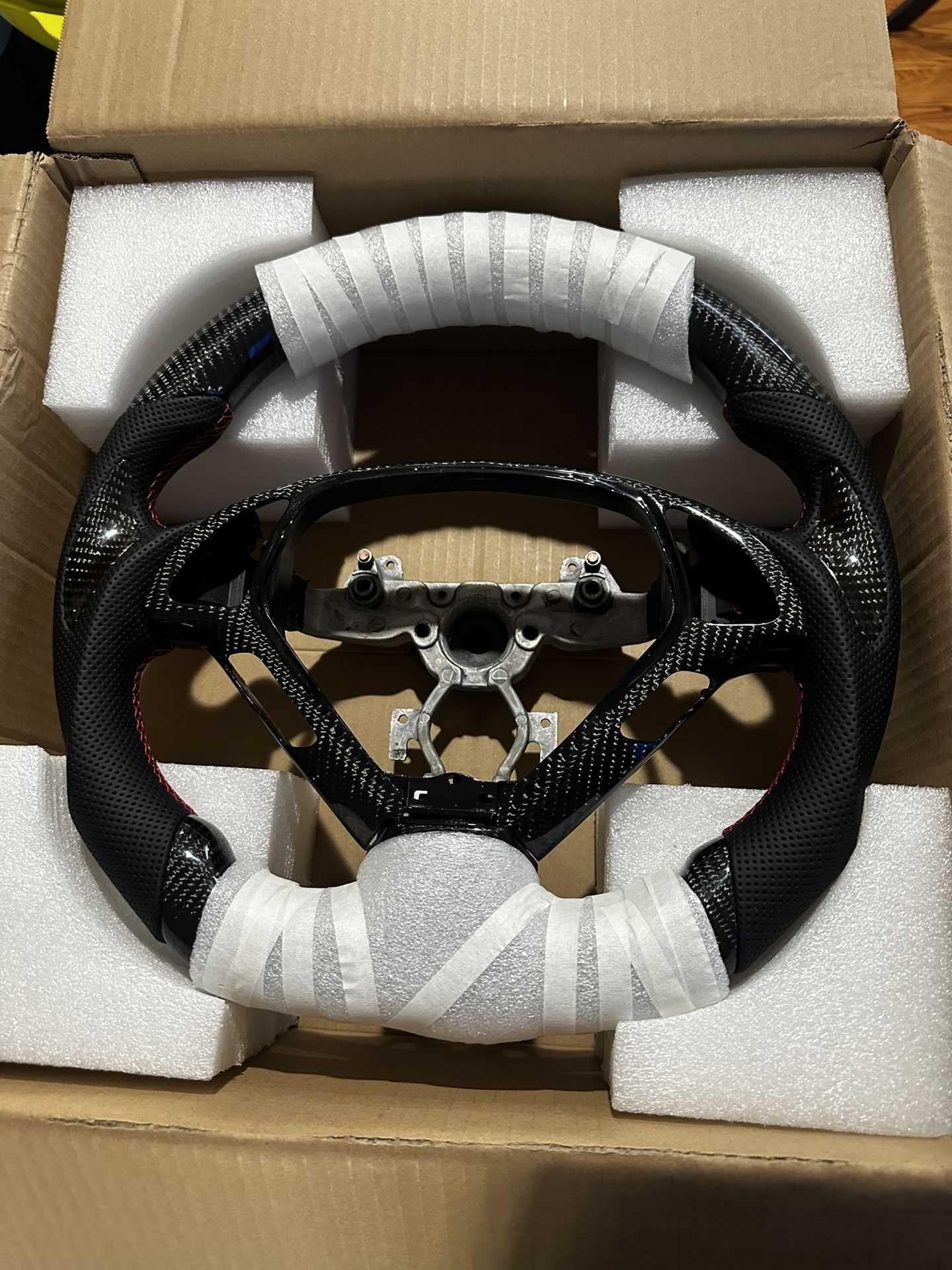 Carbon Fiber Steering Wheel Fit For Infiniti G37,G35 2007-2015