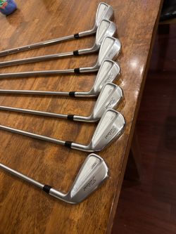 2023 Titleist T100 4-Pw like new RH dynamic gold 120 stiff
