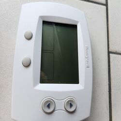 Honeywell TH5220D1029 Focuspro 5000 Non-Programmable 2 Heat and 2 Cooling  Thermostat, for Sale in Duncan, SC - OfferUp
