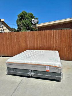 🛏️ Queen Size Mattress & Box Spring Available – Great Price!