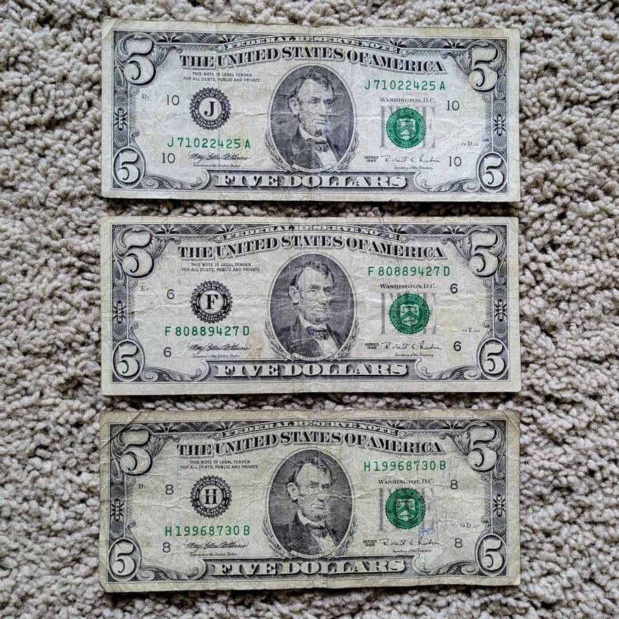 1995 vintage small face $5 bills Federal Reserve bank notes old American paper money