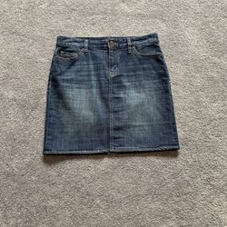 New/Women’s Tommy Denim Skirt  Size 2 $15