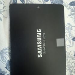 SAMSUNG 1TB SSD
