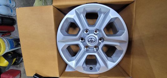 17" OEM Toyota 4Runner Wheels / Rims - Set of 4 (Like New / Take-offs)
Description:
Selling a complete matching set of four (4) Factory Original OEM