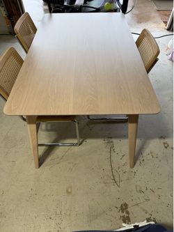 Dinning table + 4 chairs