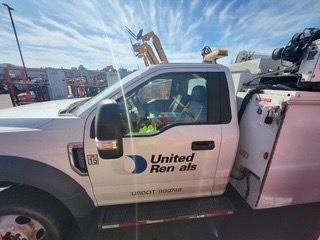 Field Service Truck 1 Ton w/crane (Gas)