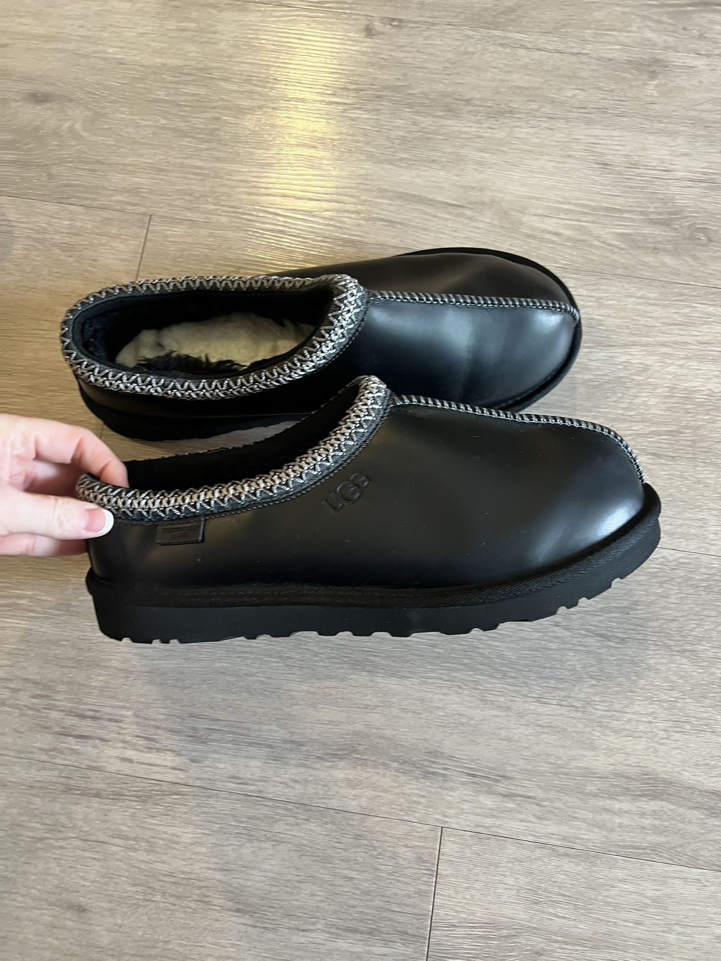UGG Tasman Black Leather Slippers Mens Sz 10