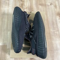 Yeezy Boost 350 V2 - Black (non-reflective) size 12 M