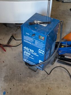 Associated US18 Heavy Duty Battery Charger / Engine Starter – Made in USA