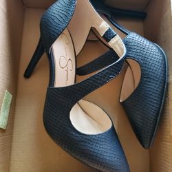 7.5 Jessica Simpson Black Snake Heels