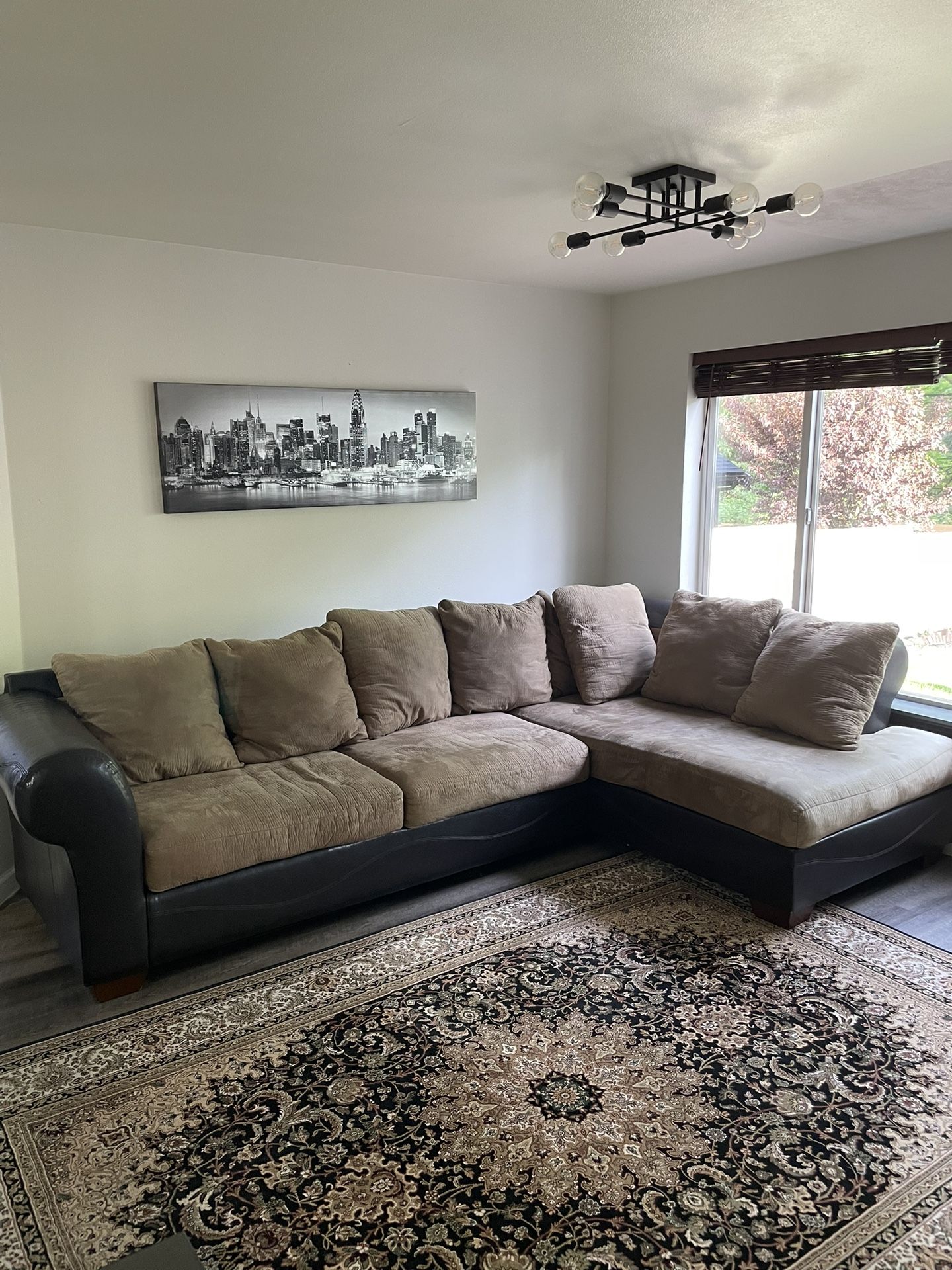 beige/black sofa