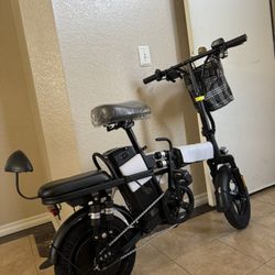 Folding electric bicycle