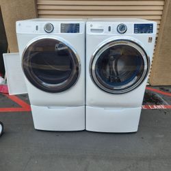 GE FRONT LOAD WASHER AND GAS DRYER W Pedestal 