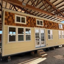 TINY HOUSE ON WHEELS INSTANT LIVING SPACE FULL KITCHEN BATHROOM LOFT AND ALL APPLIANCES INCLUDED