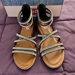 Pop Anayeli Women’s  heels Sz.8. Boxelder Dr, 92563