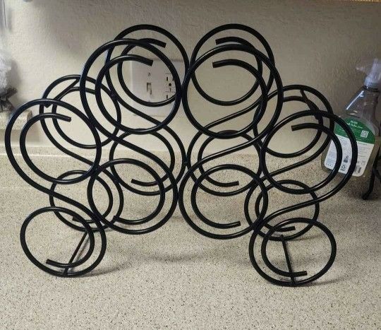 Vintage Swirl Wrought Iron 8 Wine Bottle Rack Holder Heavy 20 × 16 × 6 inches