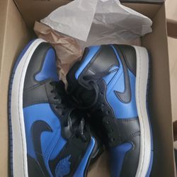 9.5 Jordan 1 Mid 