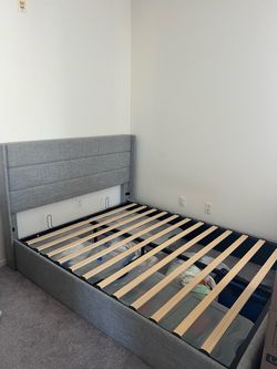 Wayfair Queen bed with hydraulic lift and storage