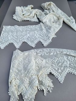 Lace: 24 ft handcrafted filet crochet lace trim or edging pieces with scalloped and fringe details