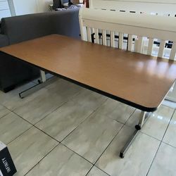 Adjustable Table 