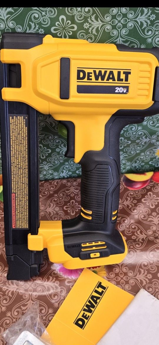 DEWALT
20V MAX Lithium-Ion Cordless Cable Stapler (Tool Only)