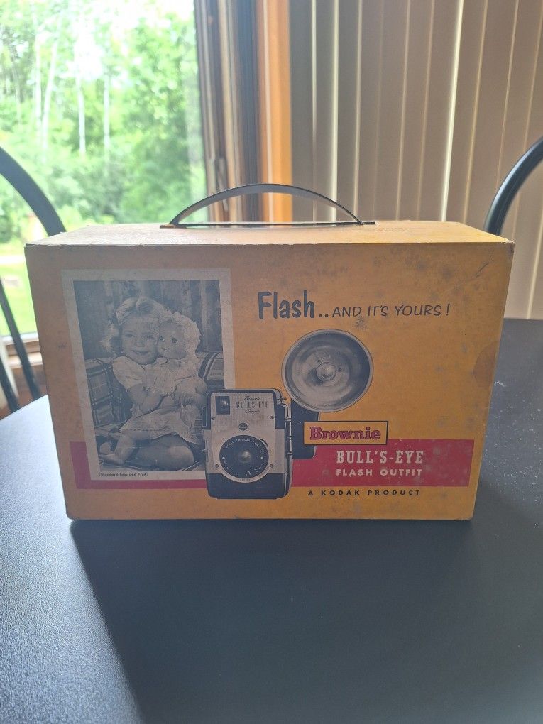 Kodak Brownie Bull's-Eye Flash Outfit