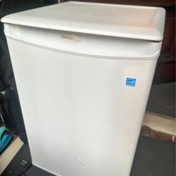 Mini fridge