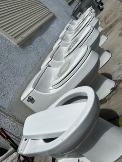 7 Toilets