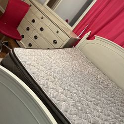 Full Bed And Dresser 