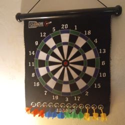 Magnetic Dart Board With Magnetic Darts