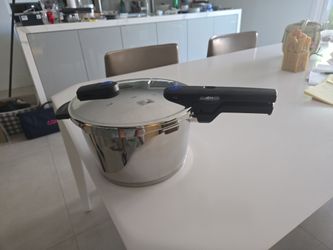 Fissler pressure cooker 4.5 L