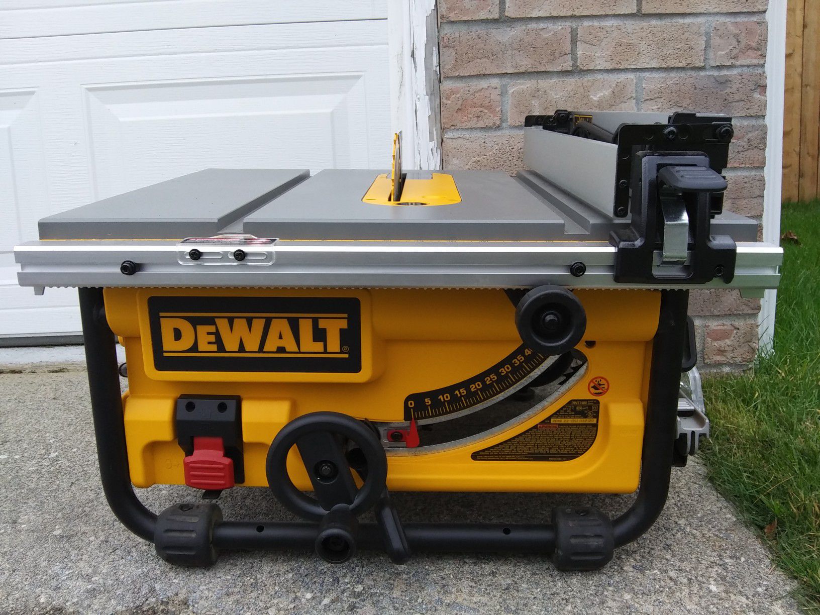 DEWALT DWE7480 15 Amp 10 in. Compact Job Site Table Saw with Site-Pro Modular Guarding System, LIKE NEW