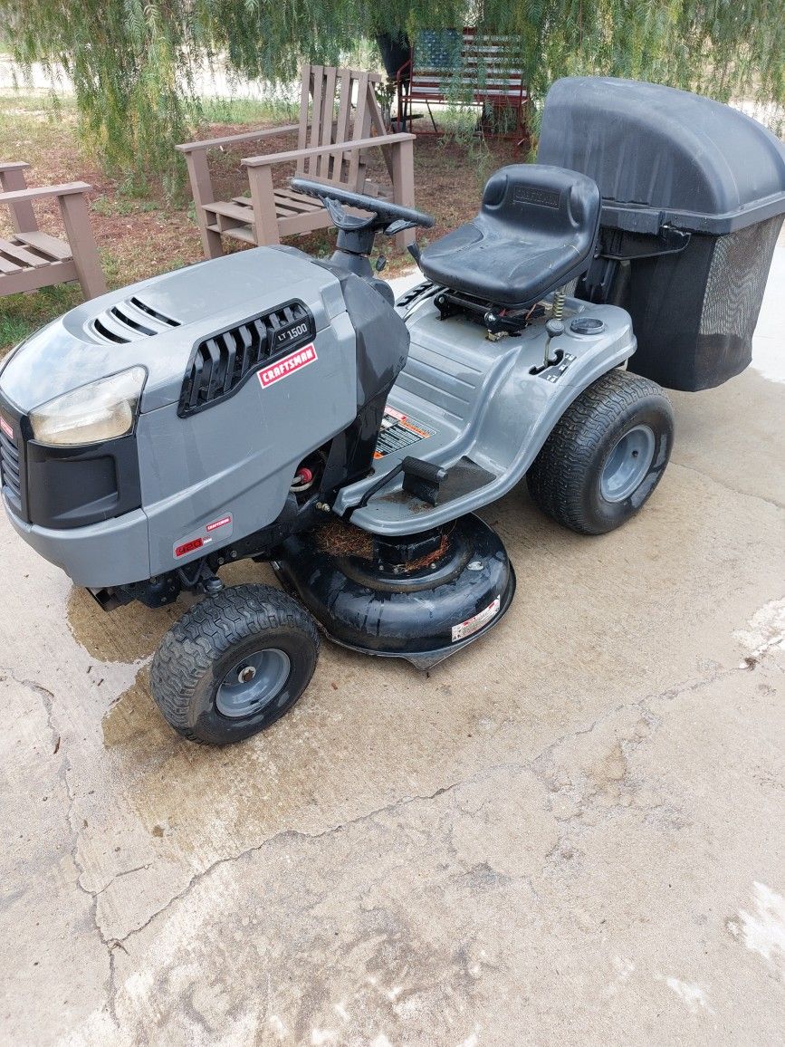 Yardworks LT 1642 Rideonmower W/ Bagger, 42 Deck,, 41 OFF