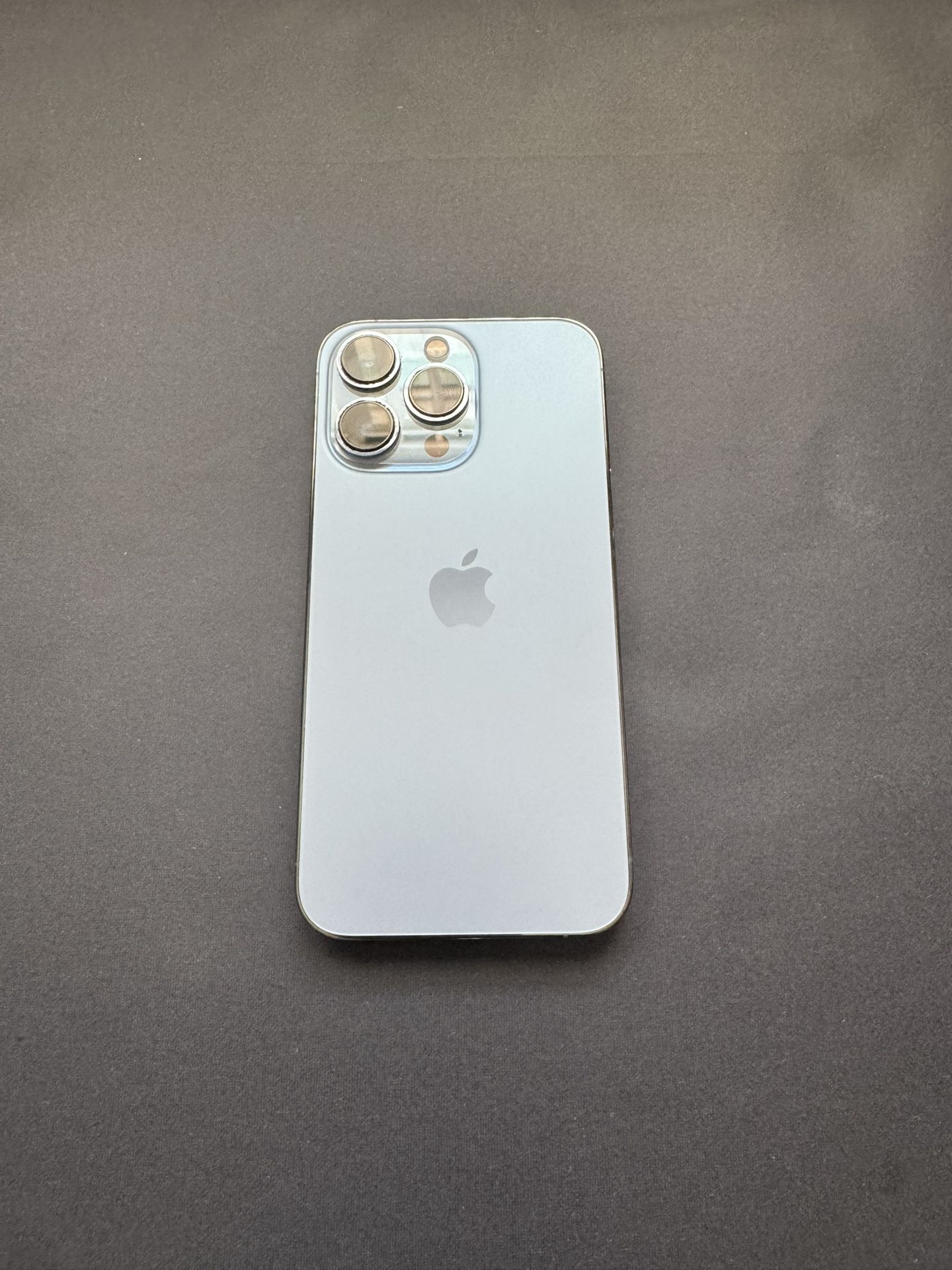 Unlocked iPhone 13 pro 512GB – Excellent Condition