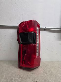 2023 2024 2025 2026 Left tail light f250 f-250 f350 f-350