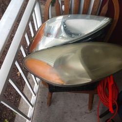 2004 Ford Taurus Headlight for Sell .We also do Headlight Restoration .Before& After ,photo. 