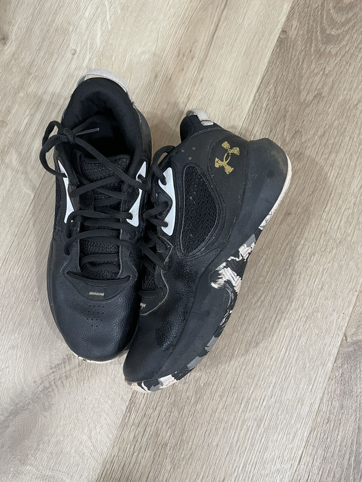 Boys Under Armor Shoes Size 7