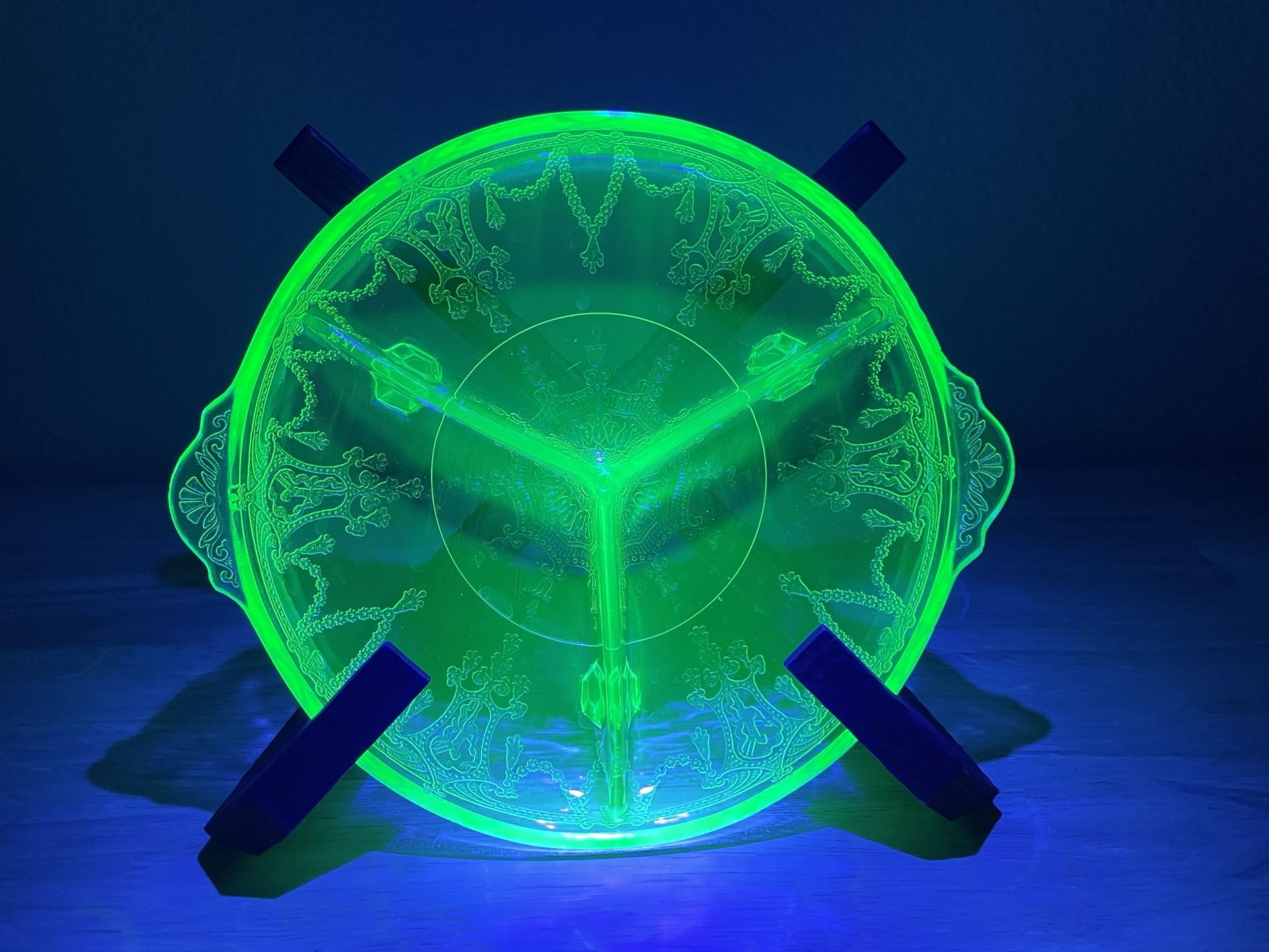 Vintage Anchor Hocking Ballerina Cameo Footed Divided Relish Dish 