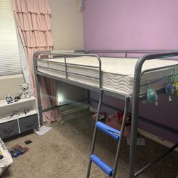Loft Bed (Twin Size)