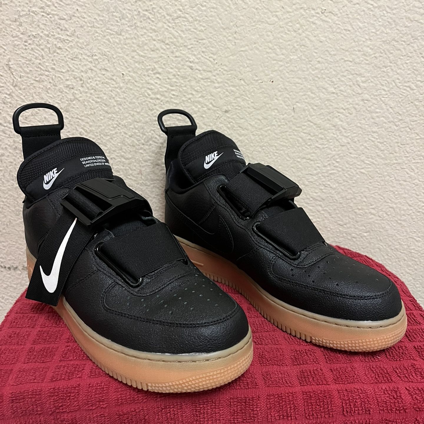 Nike Air Force 1 Utility Black White Gum Size 9 