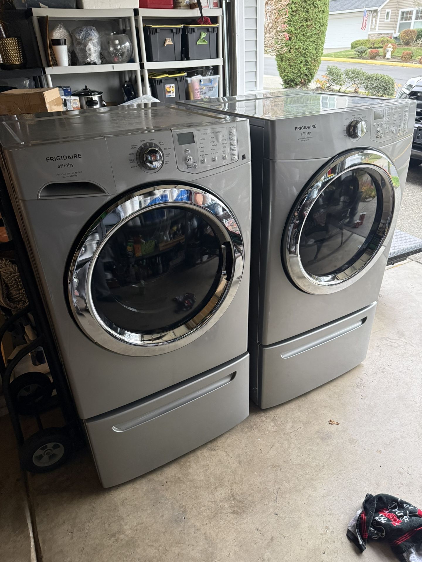 Frigidaire Affinity Deluxe Washer/Dryer 