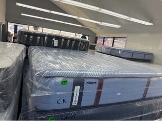 CALIFORNIA KING SIZE SEALY POSTUREPEDIC PRO MATTRESS & BOX SPRINGS BED SET