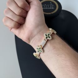 ✨ Diamond Clover, Yellow/Emerald Green,  8 Inches, VVS1 Moissanite Stones 💎