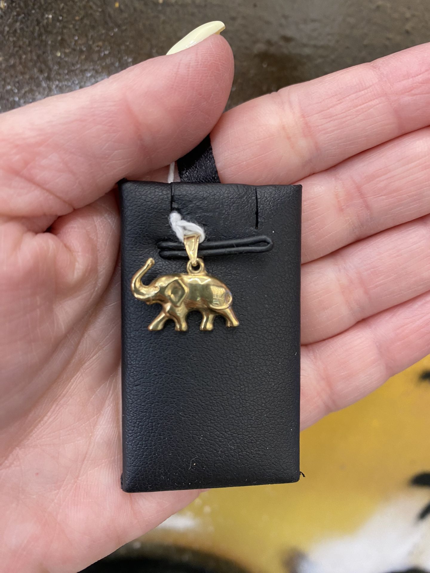 10k ELEFANTE CHARM