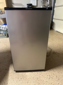 Mini frigerater good condition