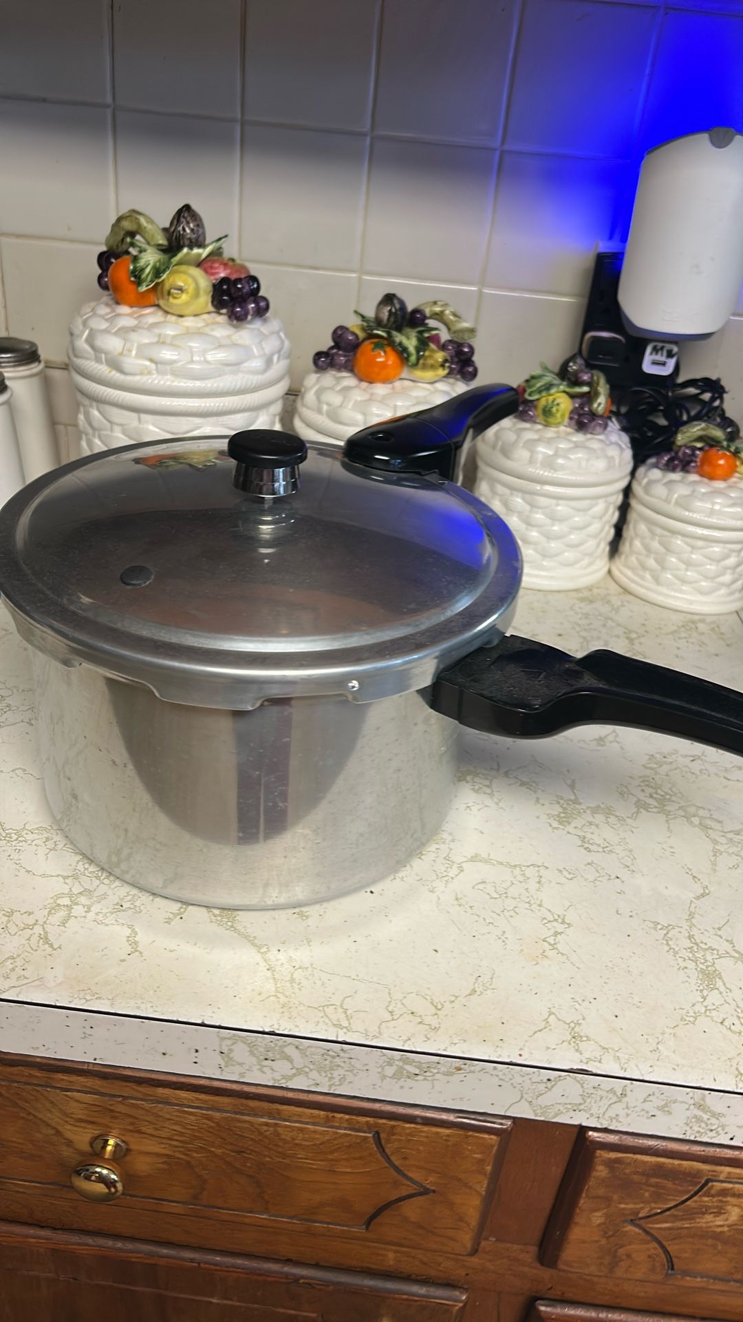 Pressure cooker
